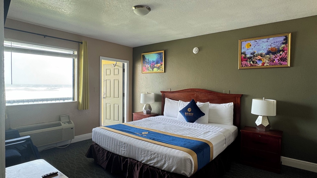 Photo of Bedroom in Rogers Seabreeze