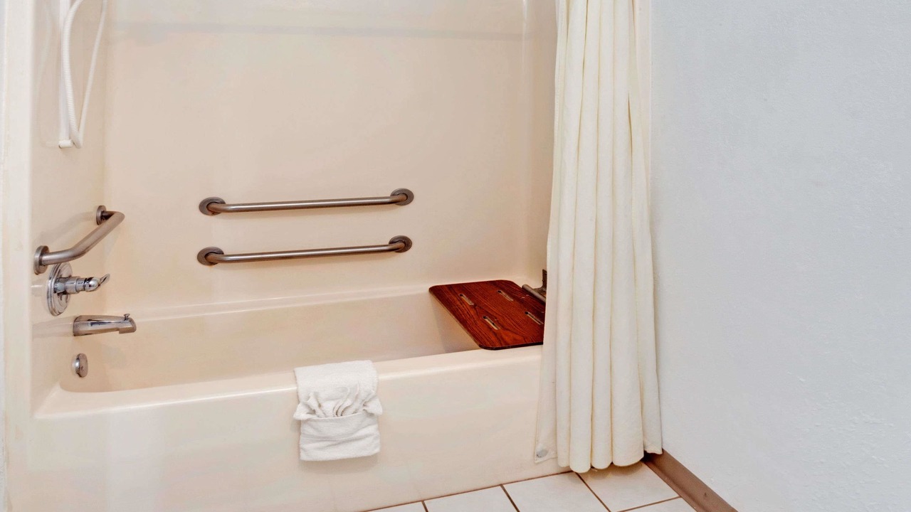 Photo of Bathroom in Monee