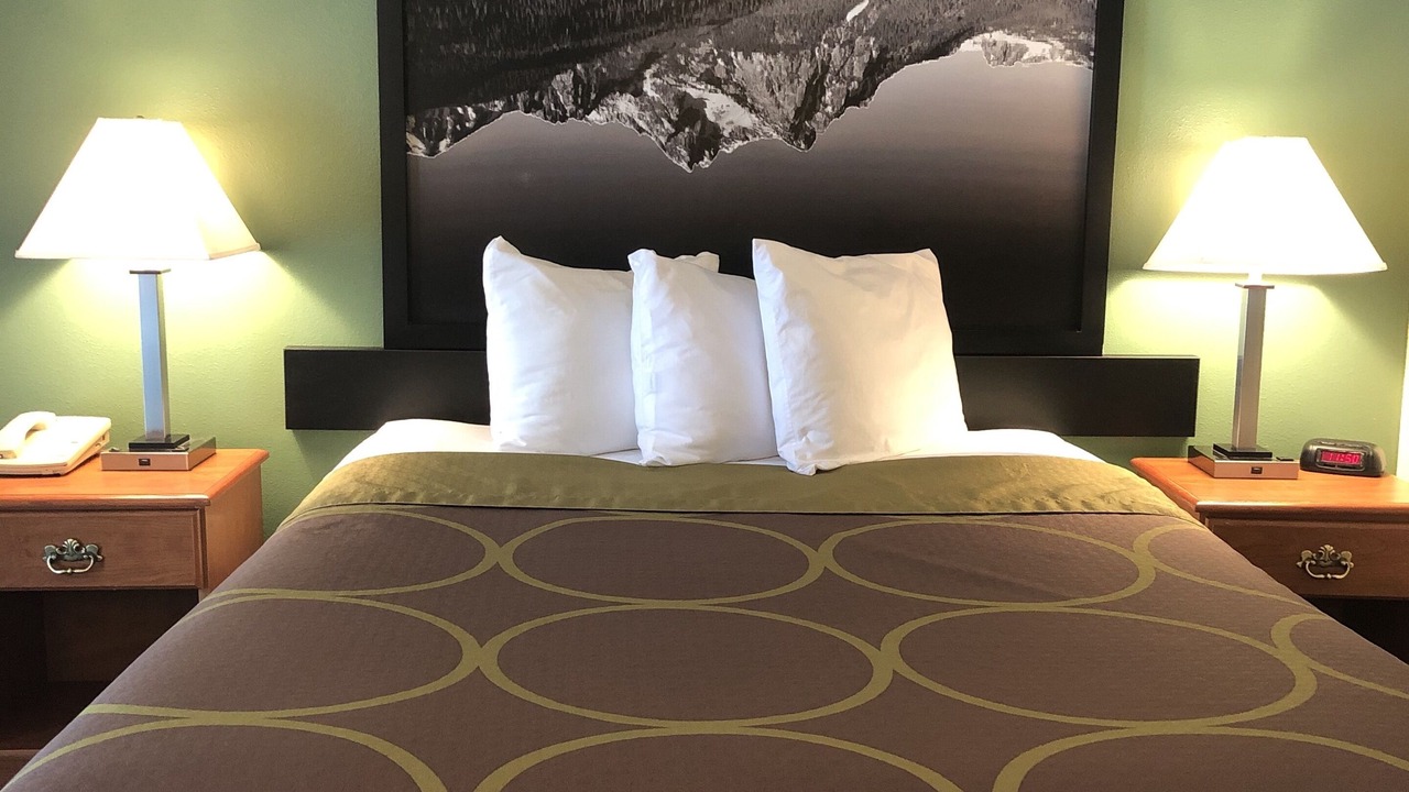 Photo of Bedroom in Salmon