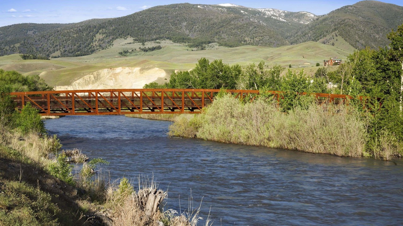 Photo of Outdoor in Salmon