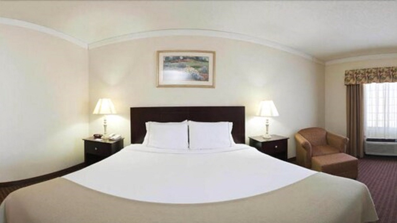 Photo of Bedroom in Plainview