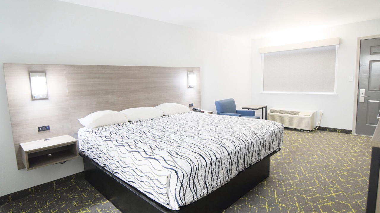 Photo of Bedroom in Roland
