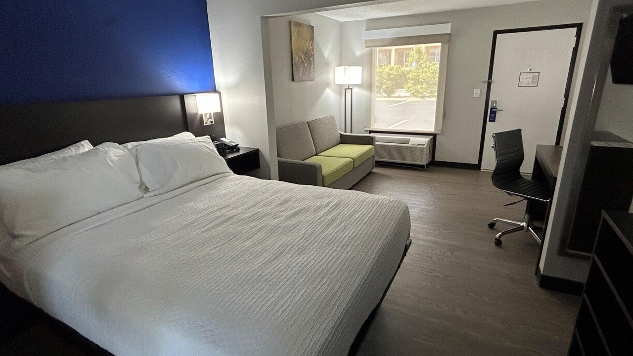 Photo of Bedroom in Rowland
