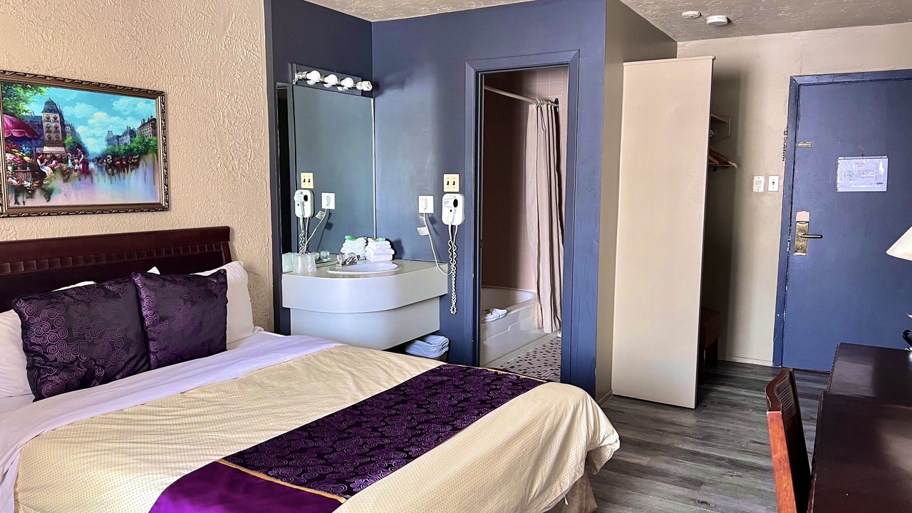 Photo of Bedroom in Longueuil