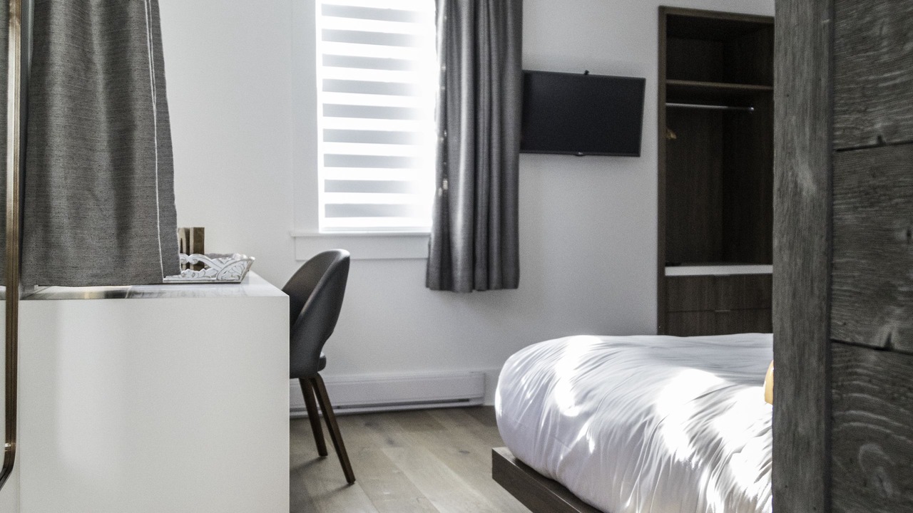 Photo of Bedroom in Queens Square