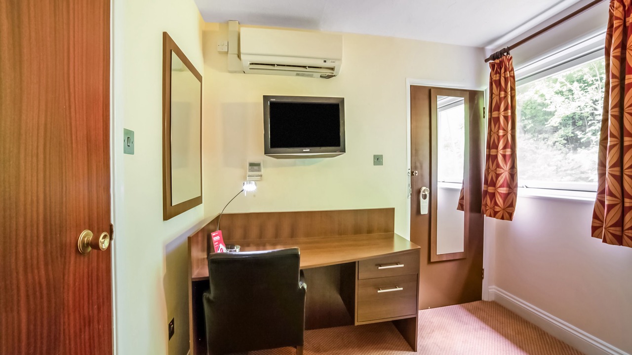 Photo of Bedroom in Reigate