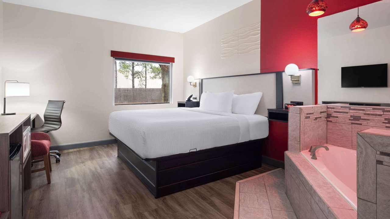 Photo of Bedroom in Locust Grove