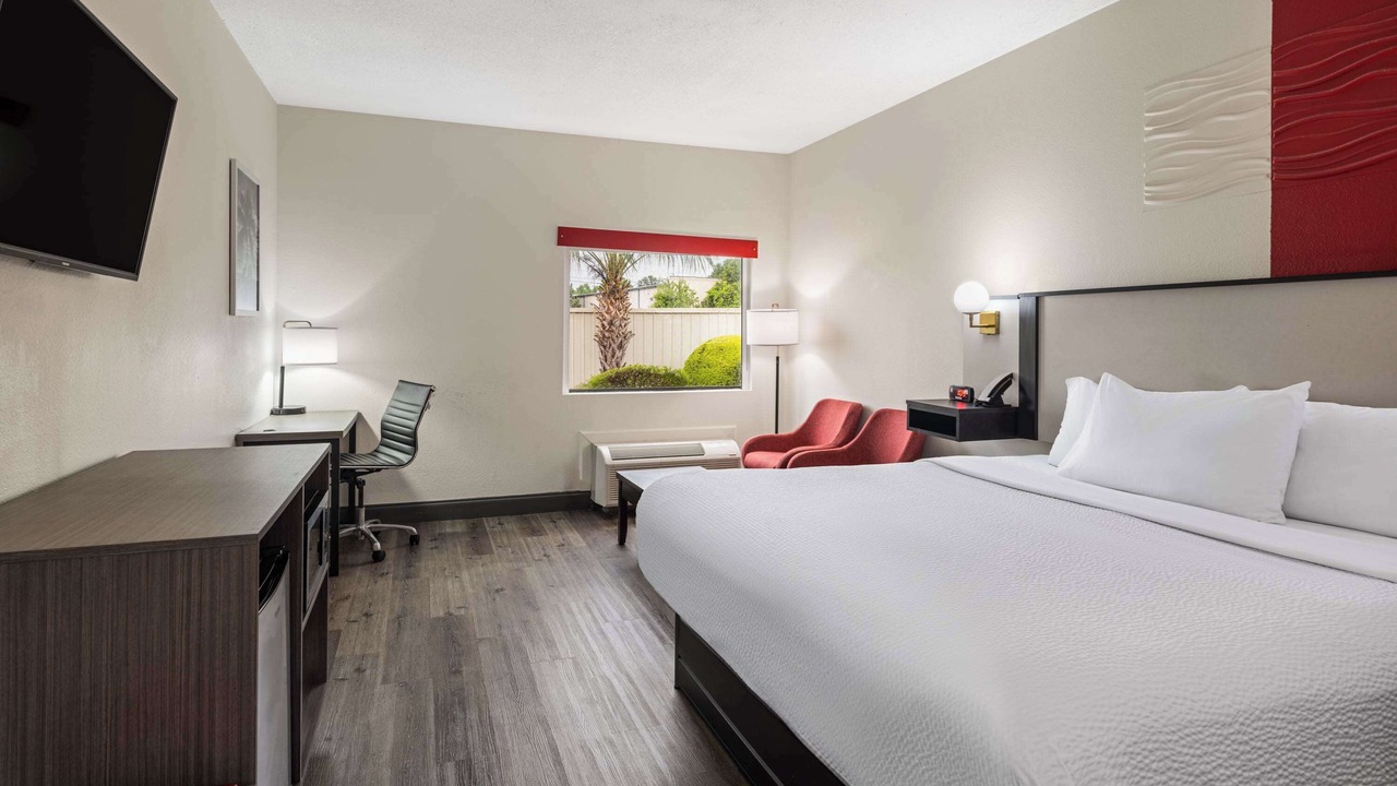 Photo of Bedroom in Locust Grove