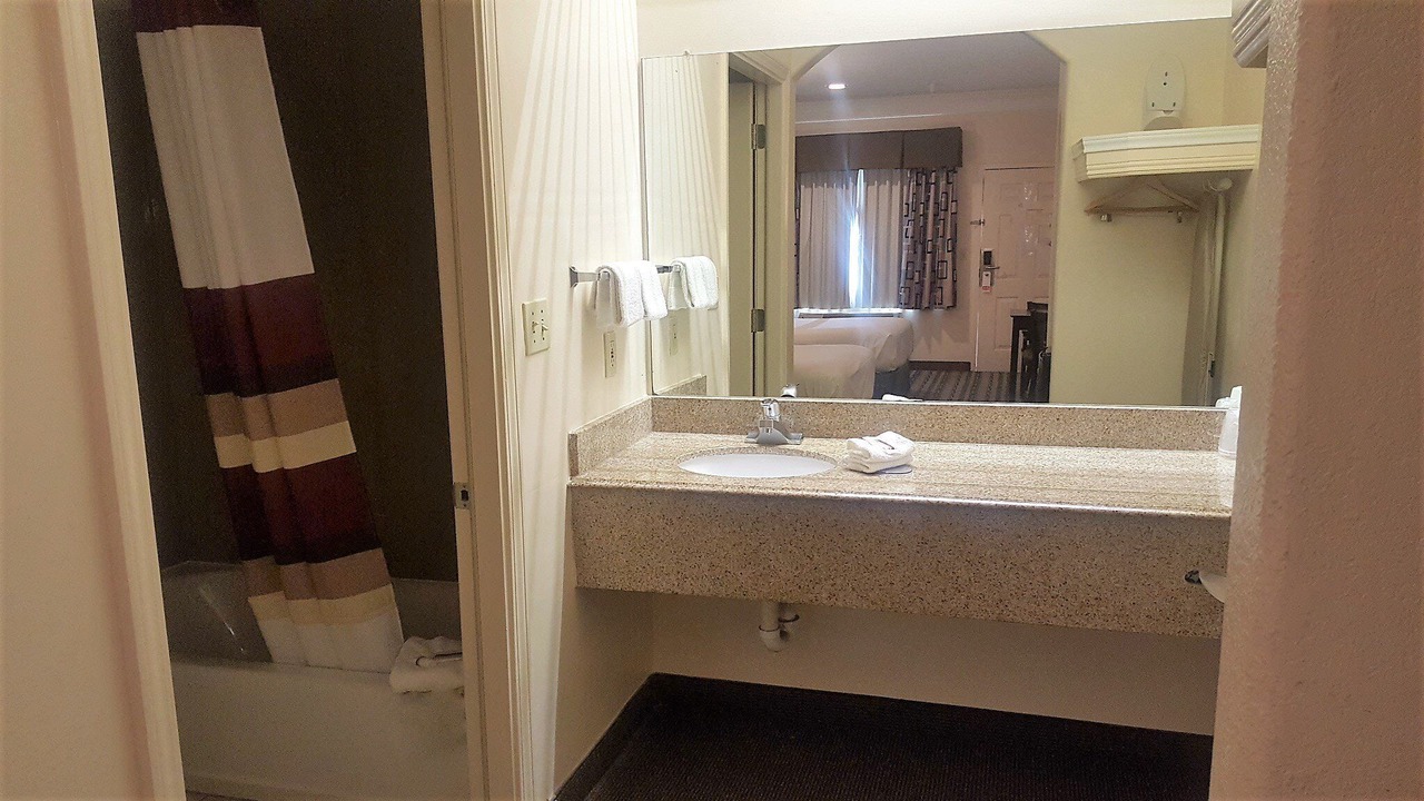 Photo of Bathroom in FM 1960