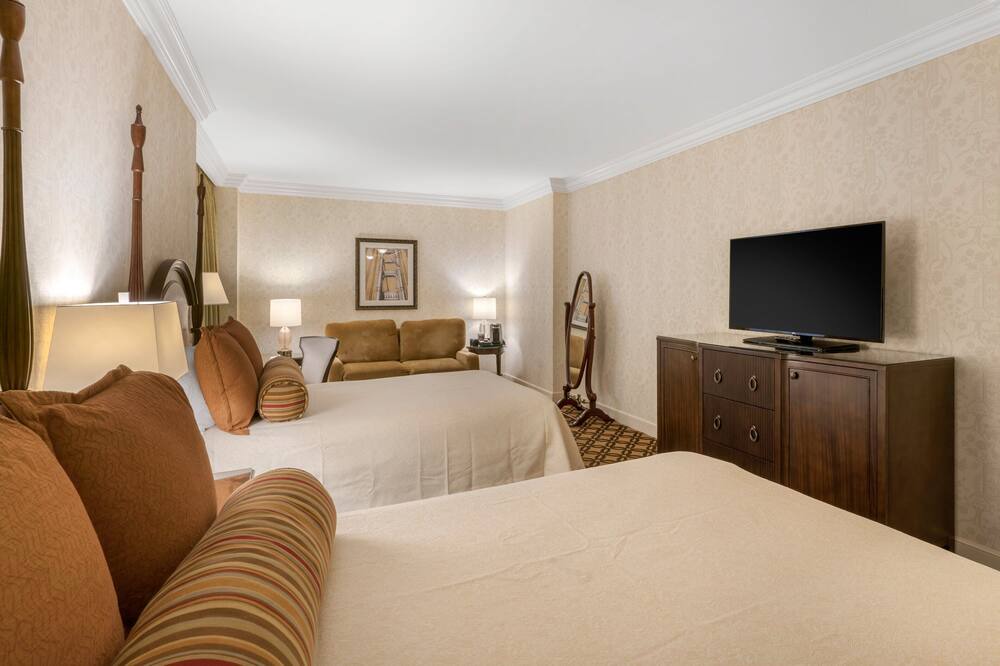 Photo of Others in Financial District