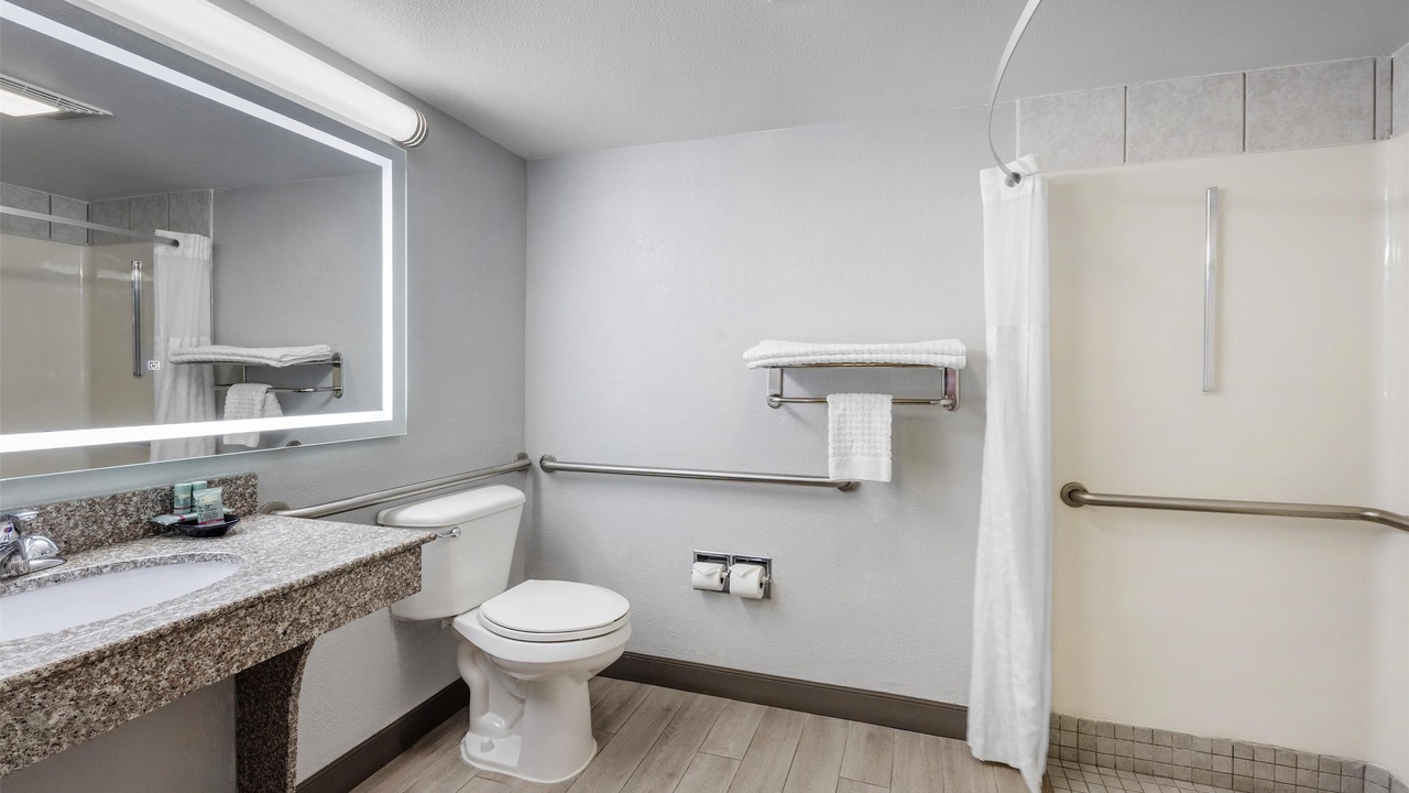 Photo of Bathroom in Borger