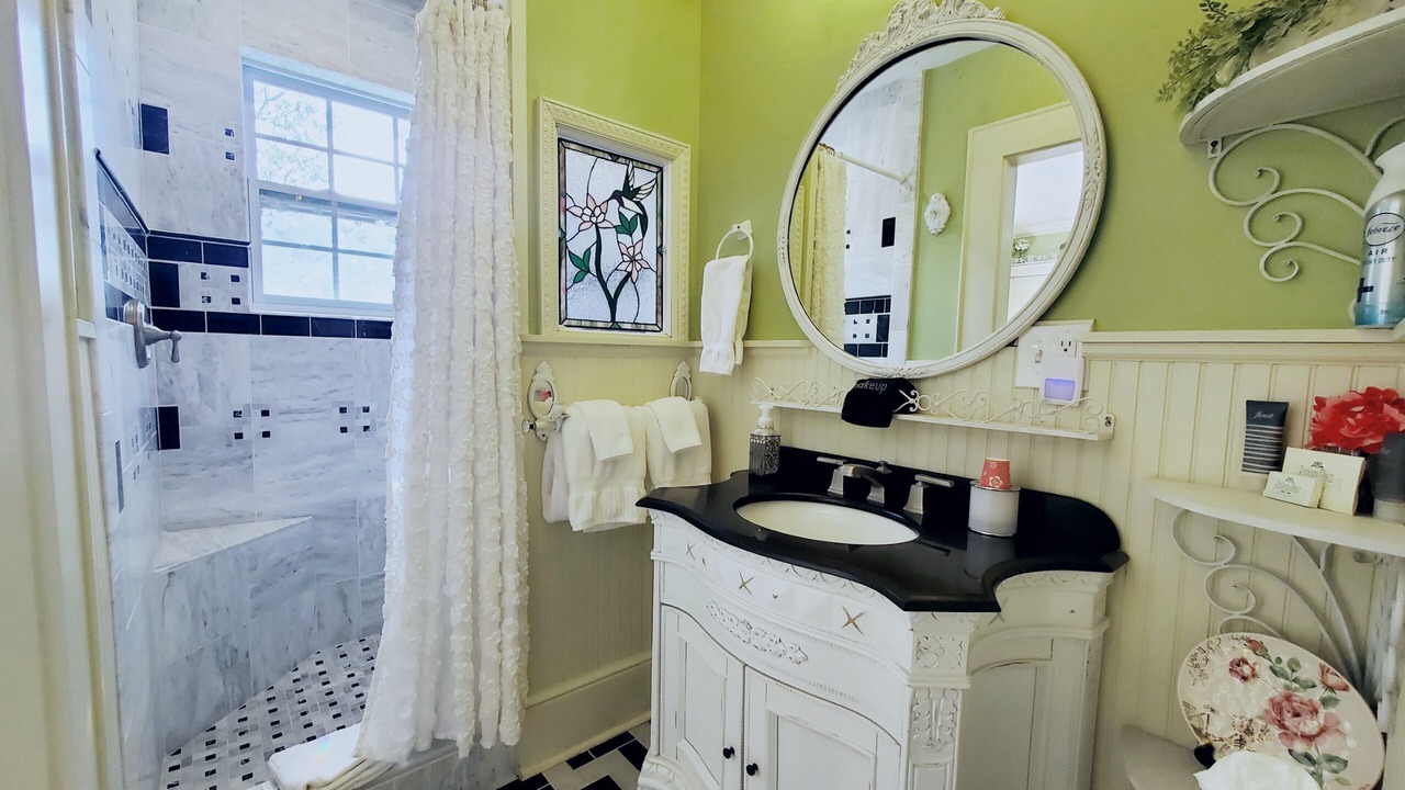 Photo of Bathroom in Pettigru Street Historic District