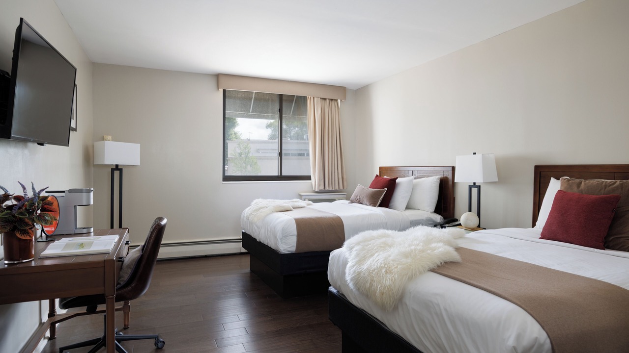 Photo of Bedroom in Great Neck Plaza