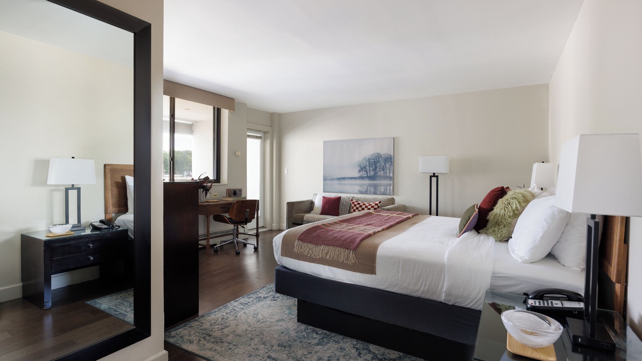 Photo of Bedroom in Great Neck Plaza