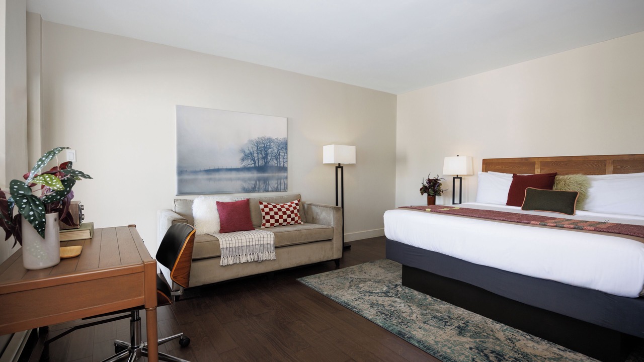 Photo of Bedroom in Great Neck Plaza