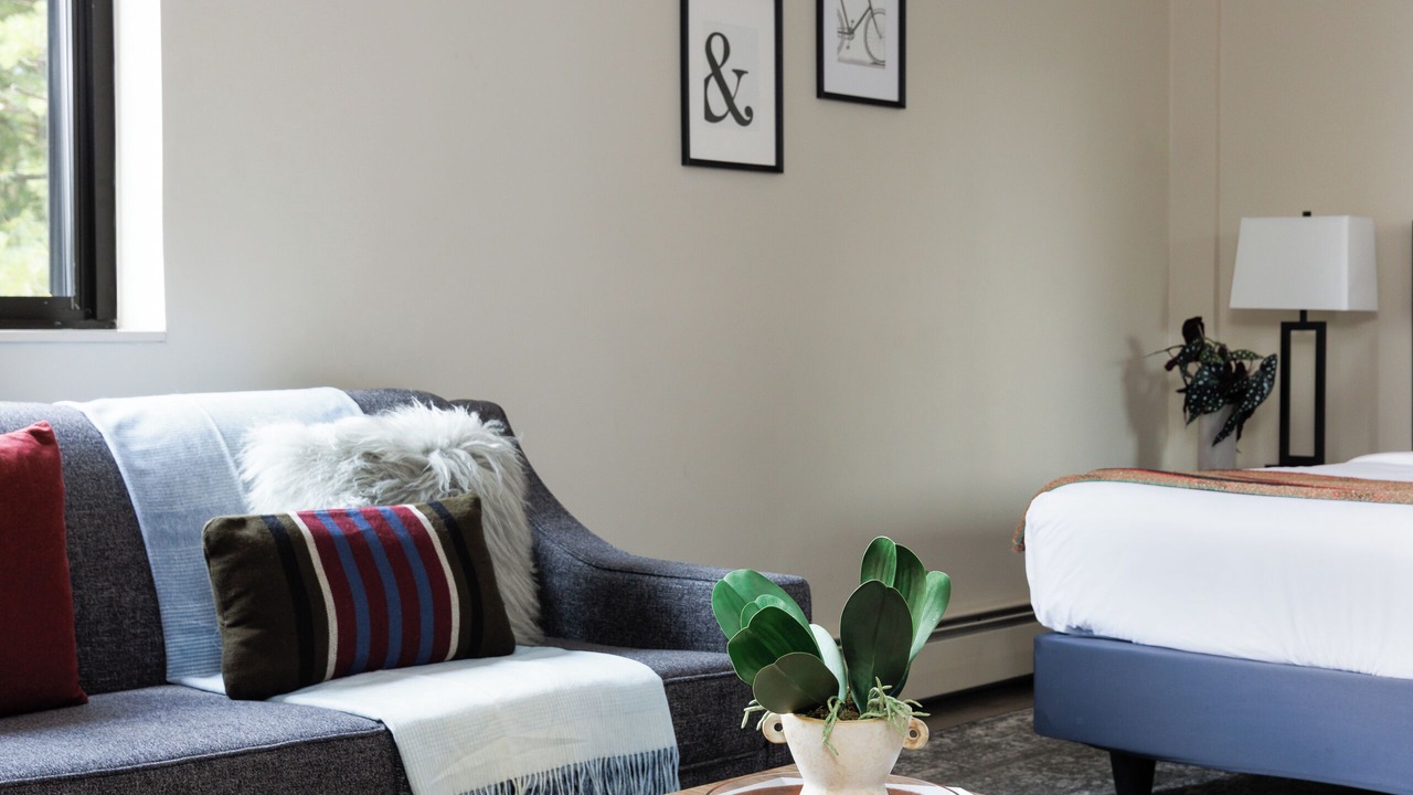 Photo of Bedroom in Great Neck Plaza