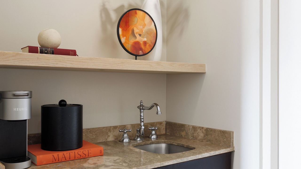 Photo of Bedroom in Great Neck Plaza