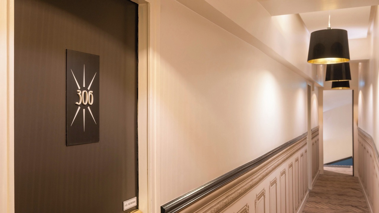 Photo of Others in Vivienne