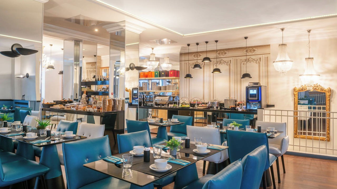 Photo of Others in Vivienne