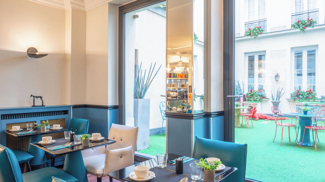 Photo of Others in Vivienne