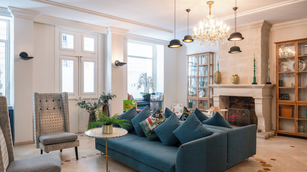 Photo of Others in Vivienne