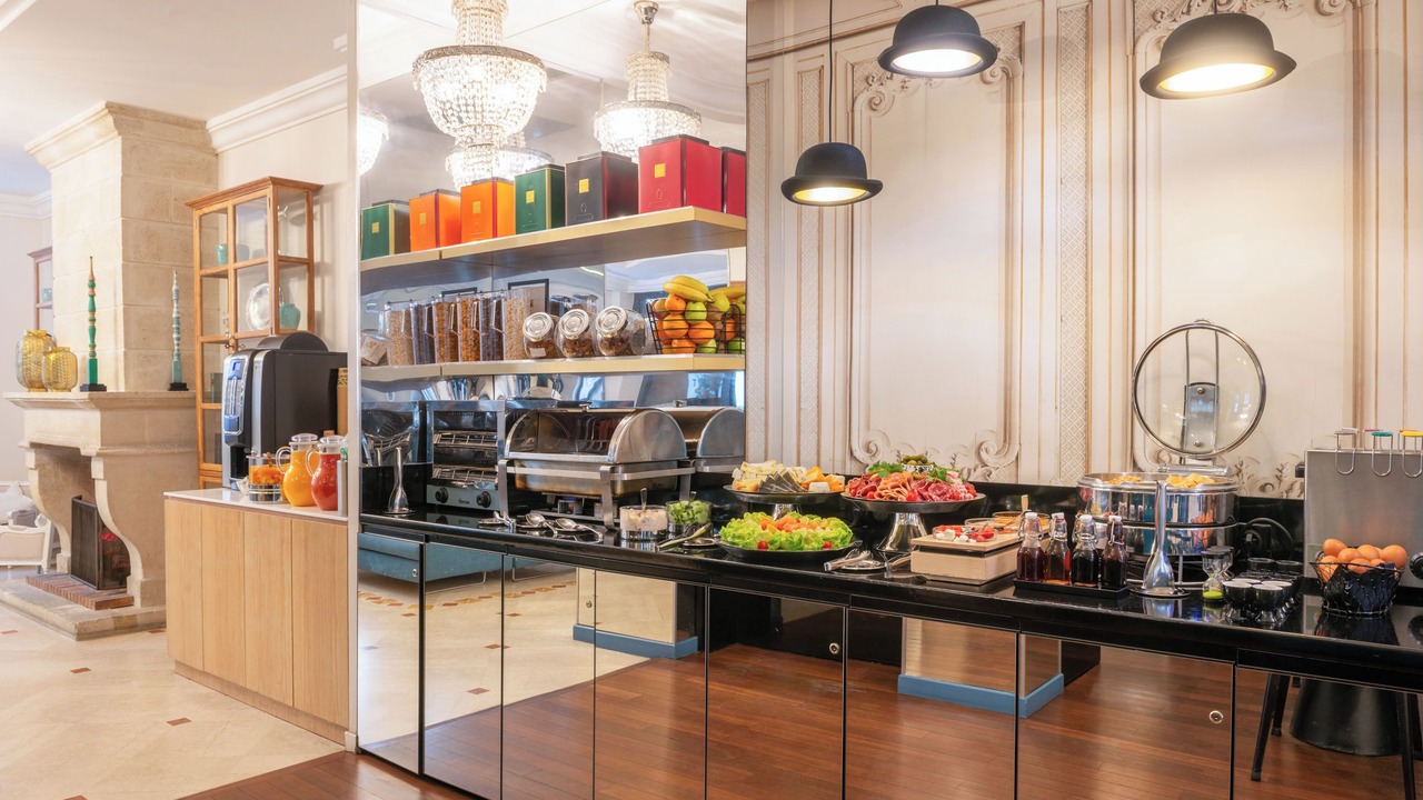 Photo of Others in Vivienne