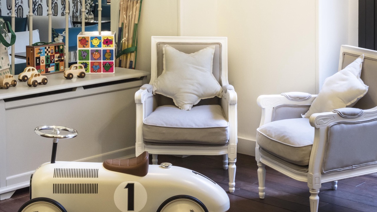 Photo of Others in Vivienne