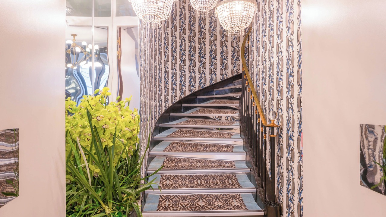 Photo of Others in Vivienne