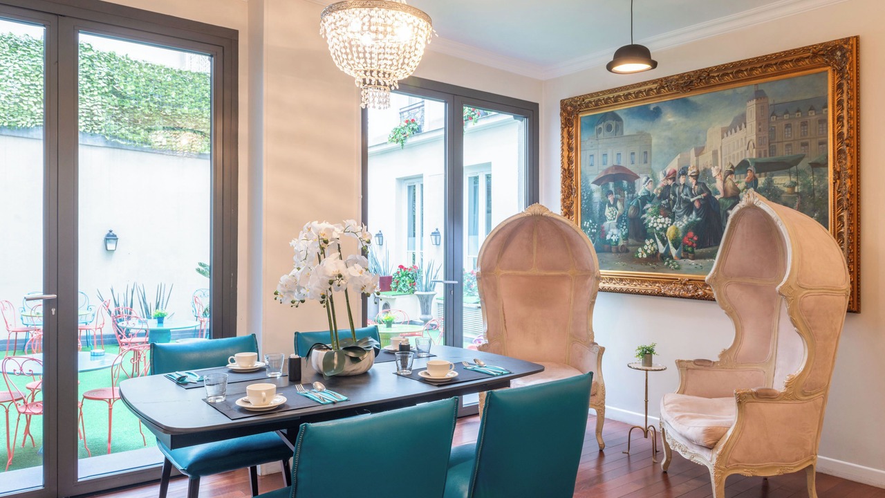 Photo of Others in Vivienne