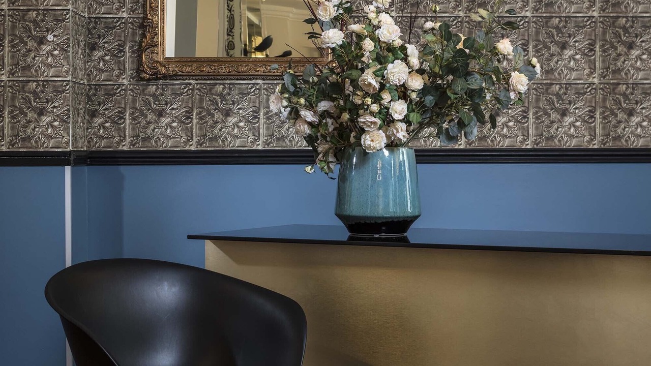 Photo of Others in Vivienne