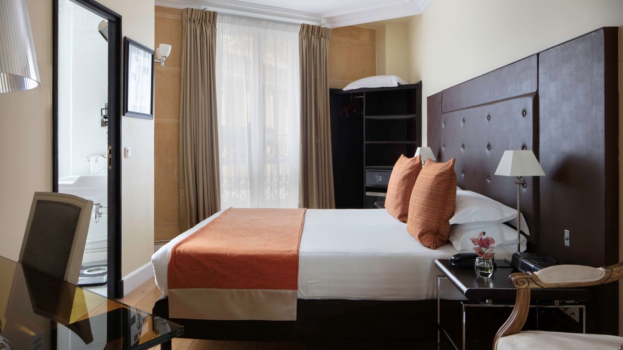 Photo of Bedroom in 8th Arrondissement