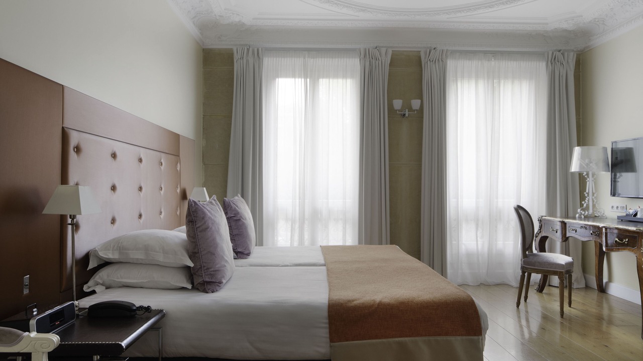 Photo of Bedroom in 8th Arrondissement