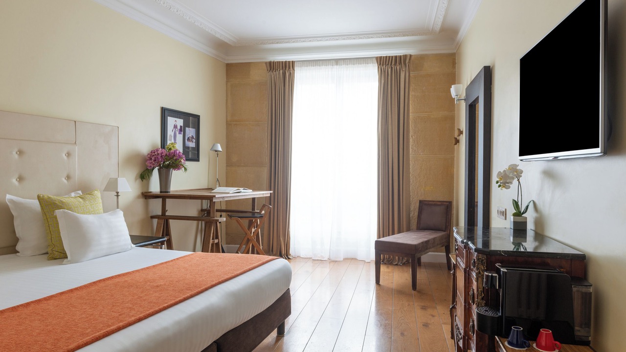Photo of Bedroom in 8th Arrondissement