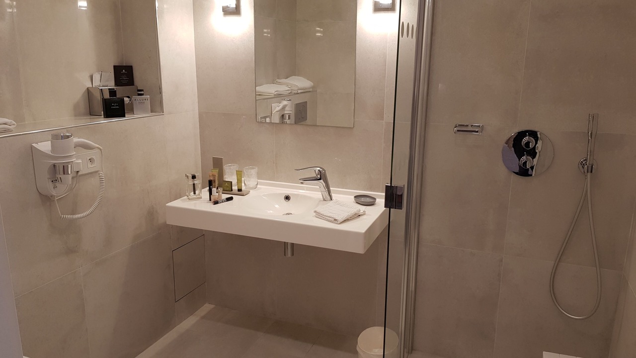 Photo of Bathroom in Madeleine