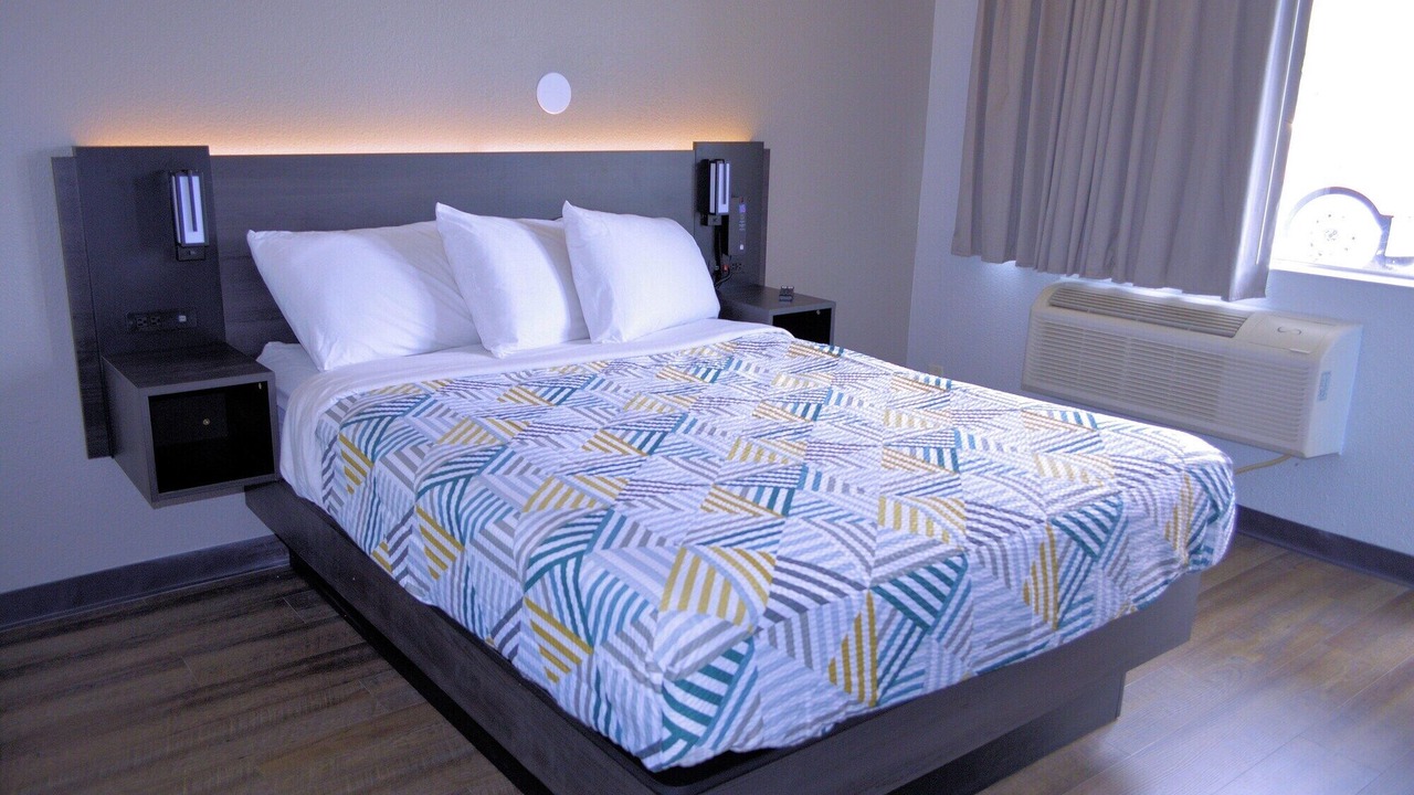 Photo of Others in Holly