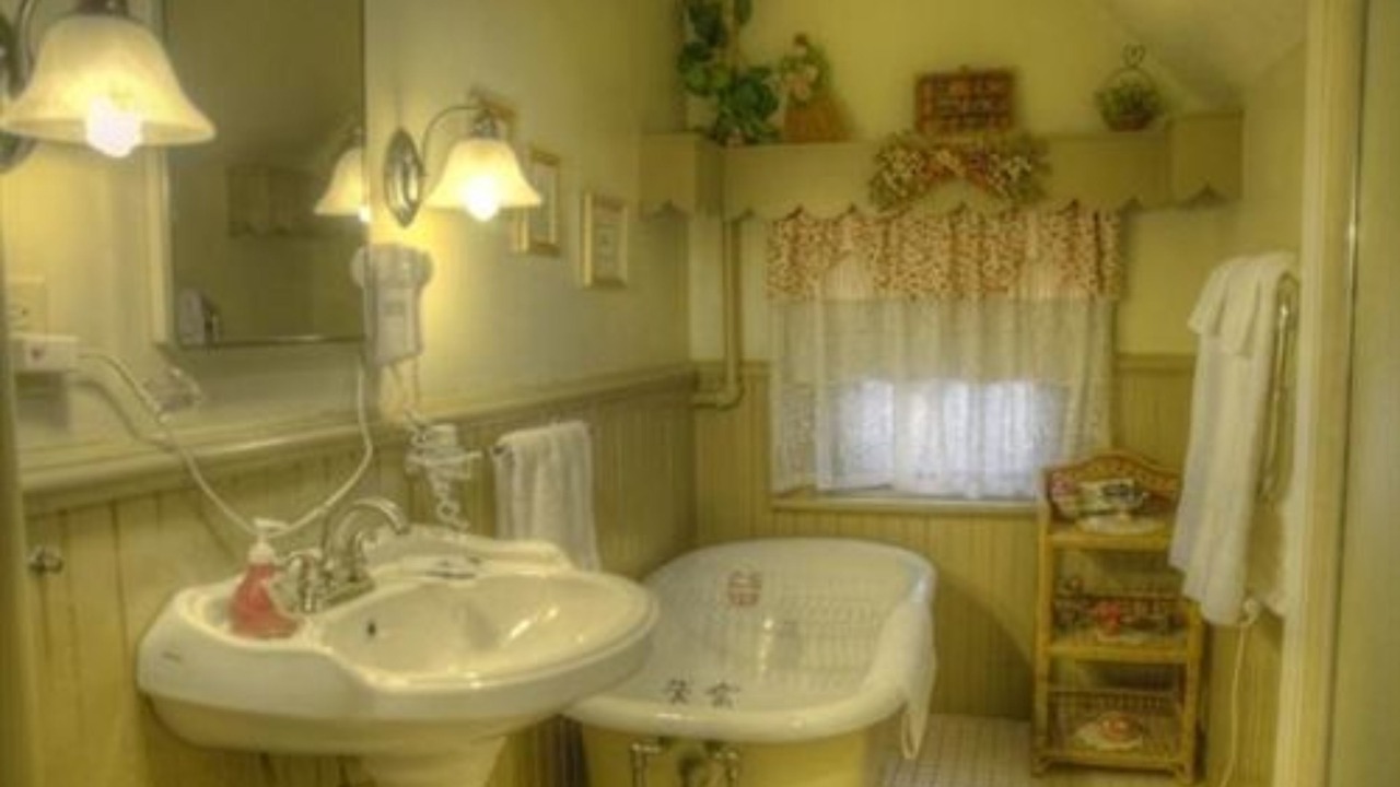 Photo of Bathroom in West Washington