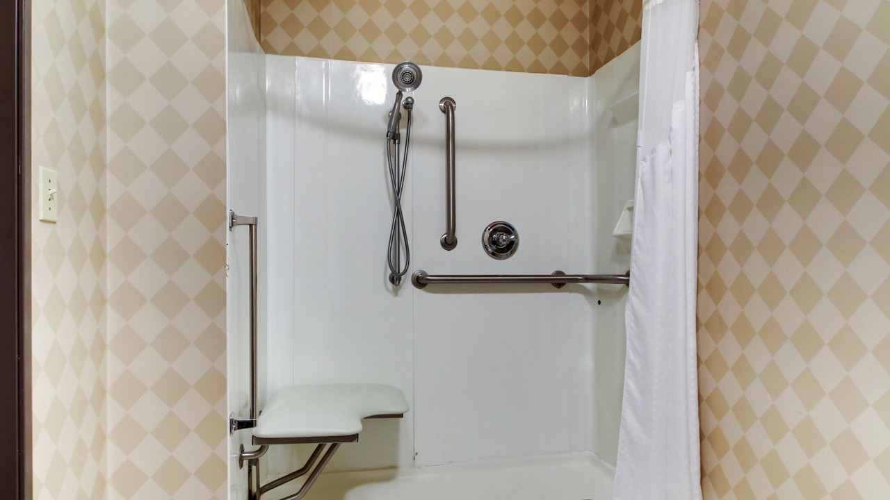 Photo of Bathroom in Galesburg