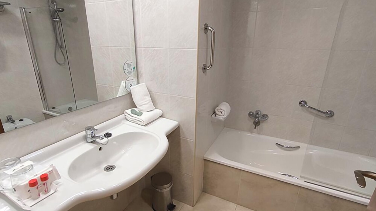Photo of Bathroom in Logrono City Centre