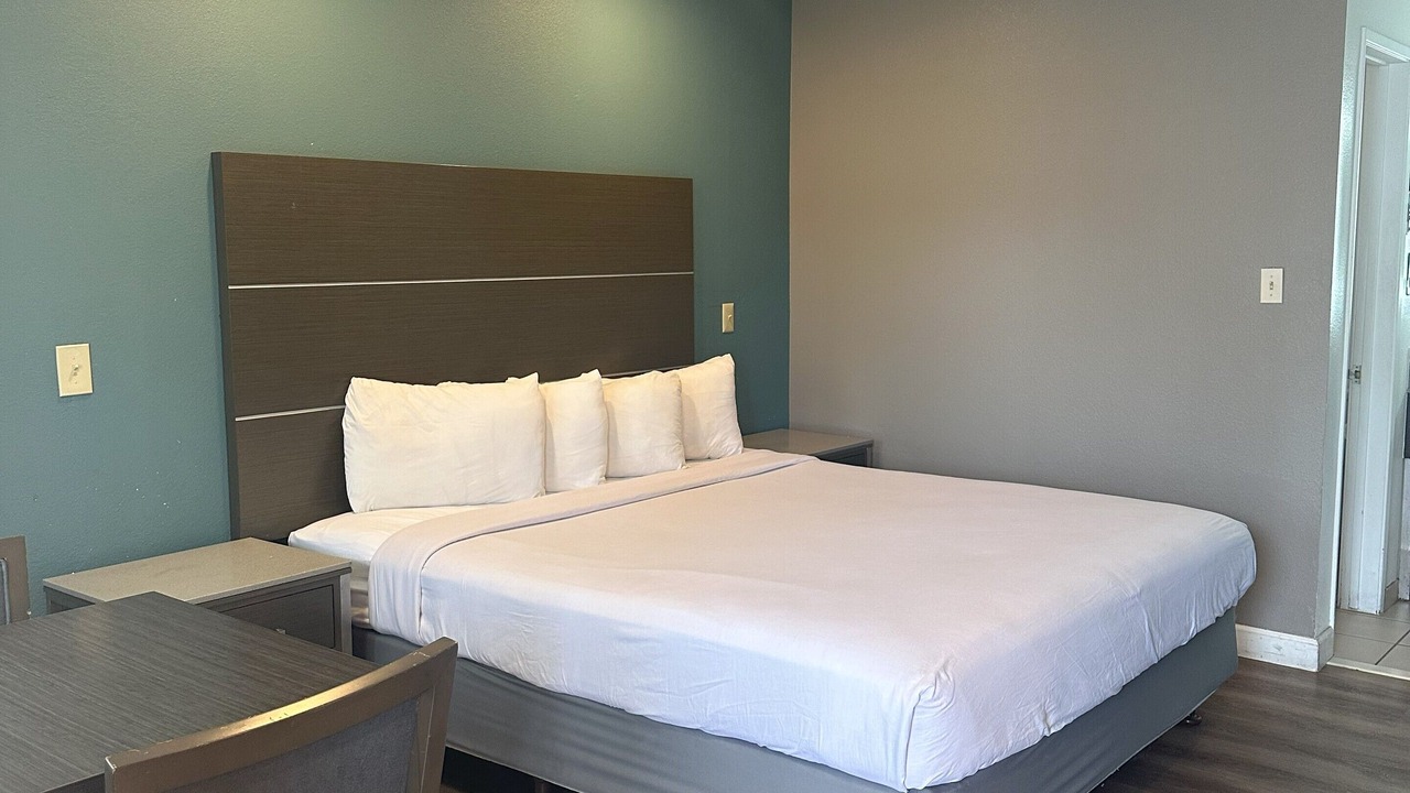 Photo of Bedroom in Lincoln Acres