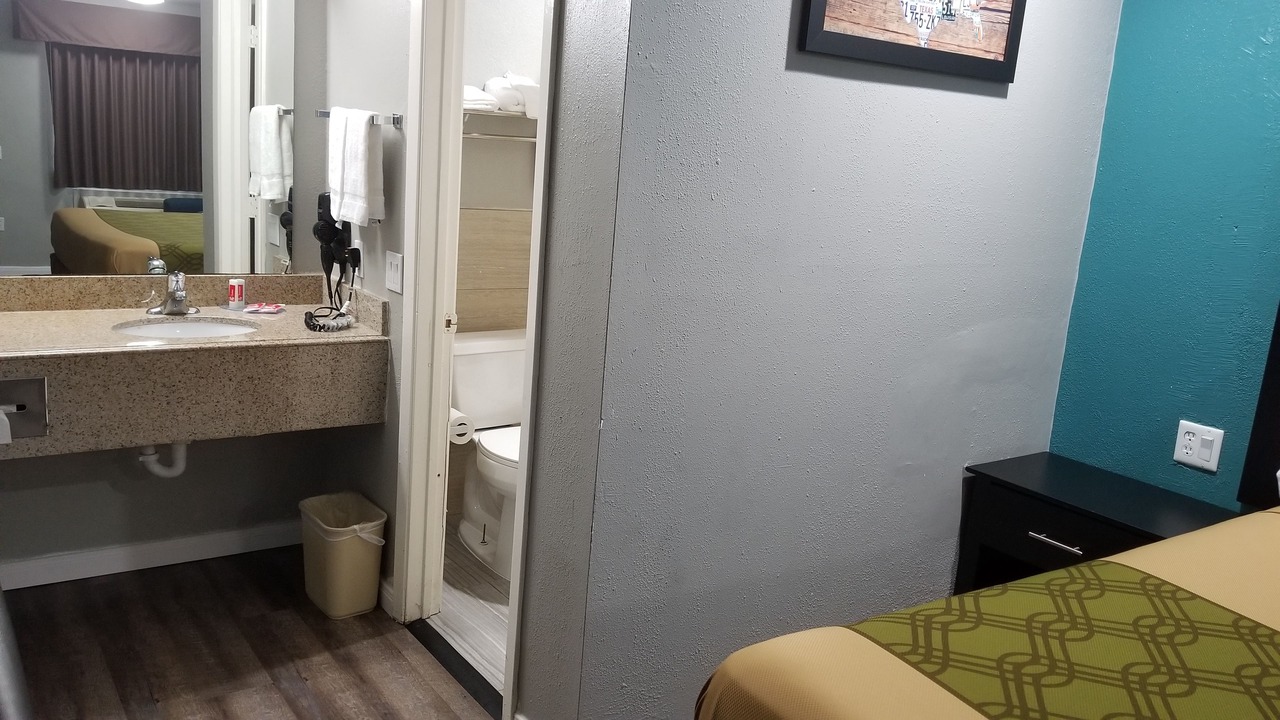 Photo of Bathroom in US 290