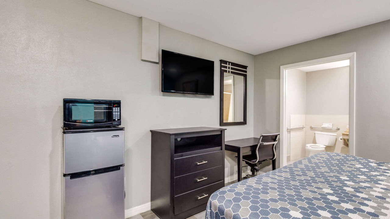 Photo of Bedroom in US 290