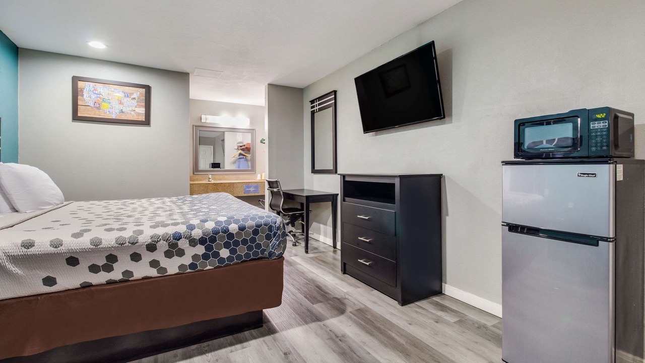 Photo of Bedroom in US 290