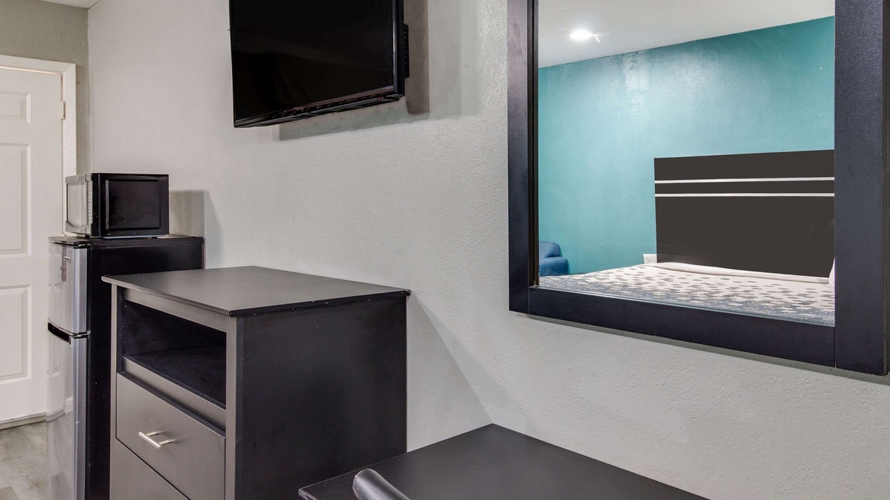 Photo of Bedroom in US 290