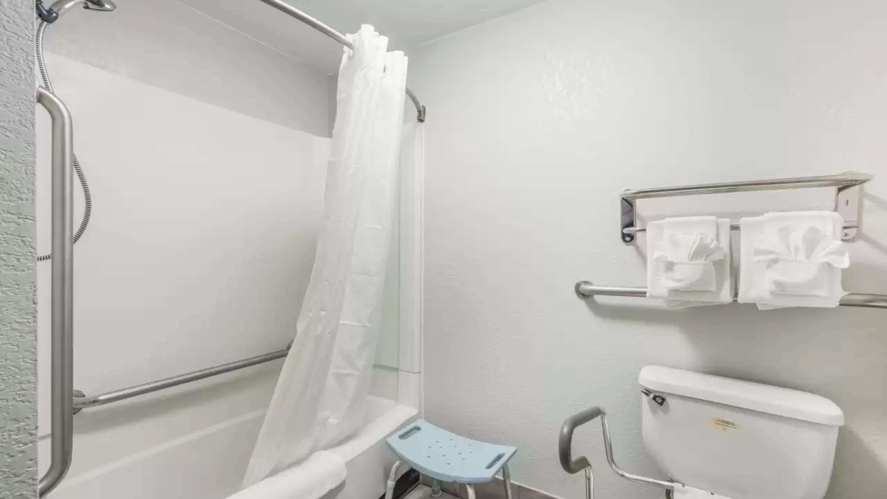 Photo of Bathroom in Lovington