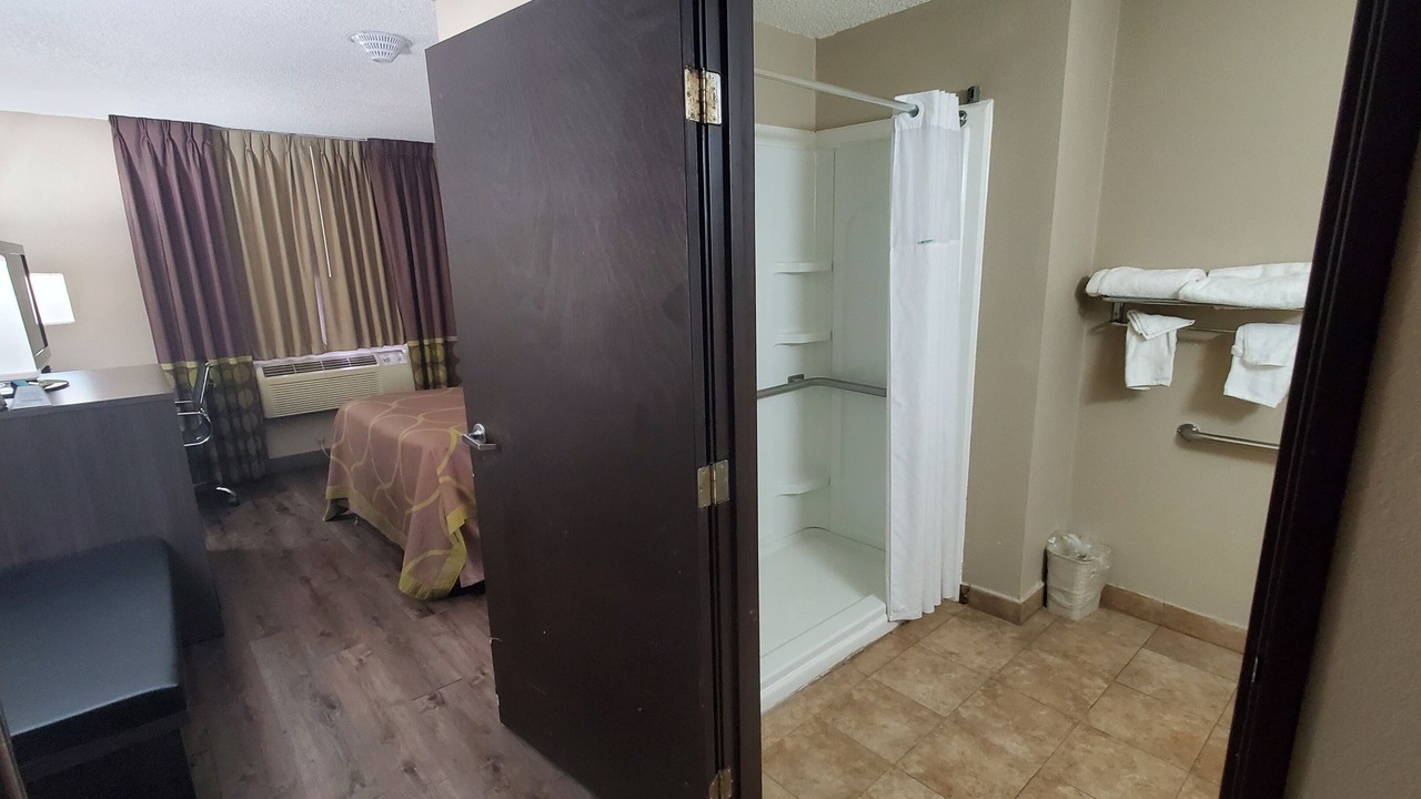 Photo of Bedroom in Sterling Heights