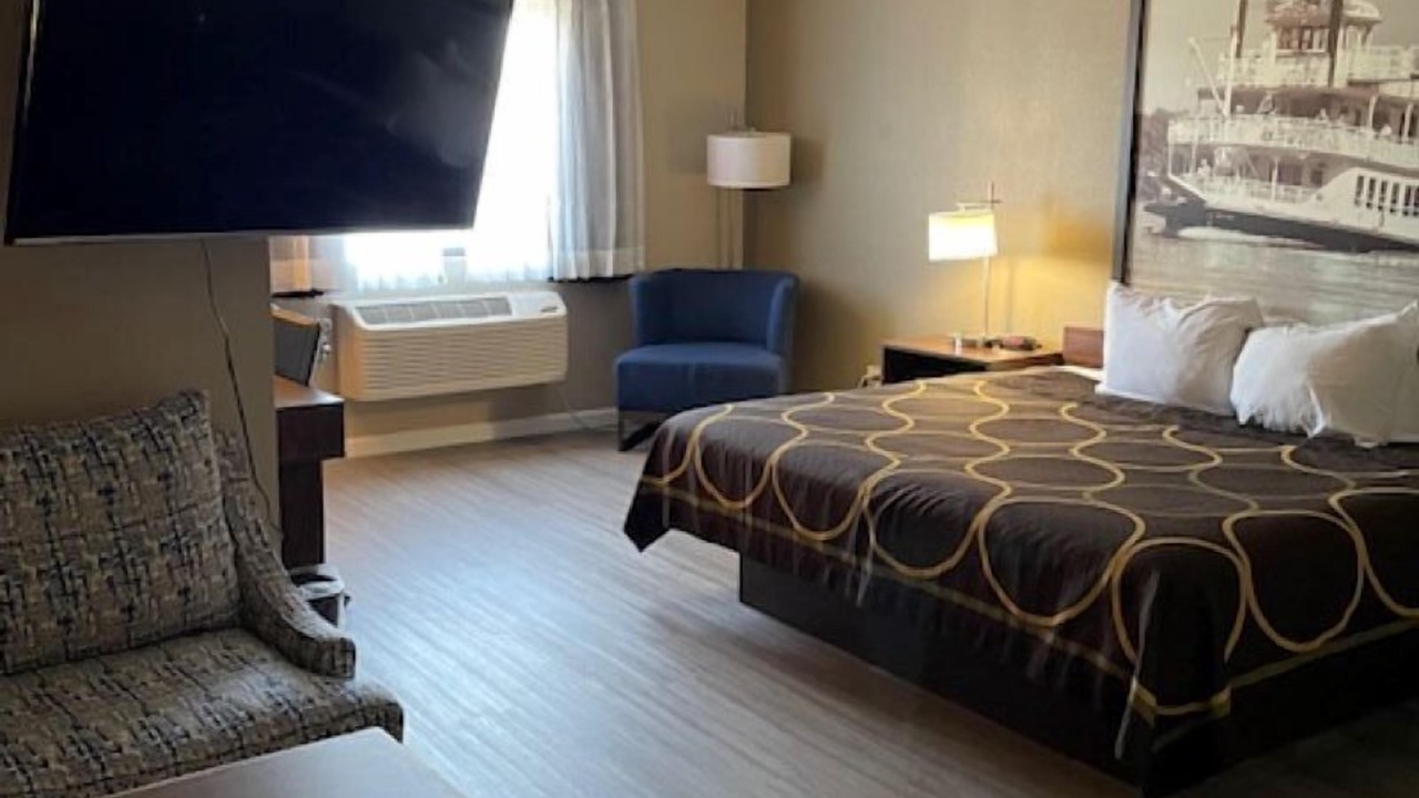 Photo of Bedroom in Alton