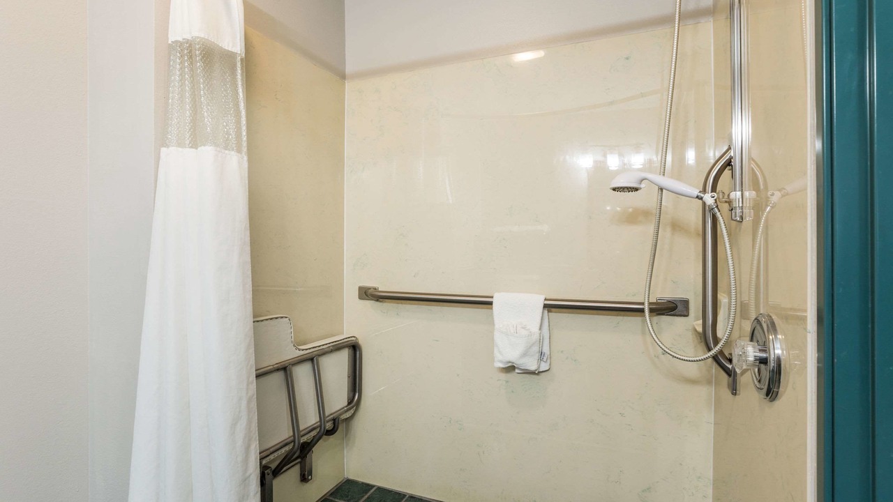 Photo of Bedroom in Clare