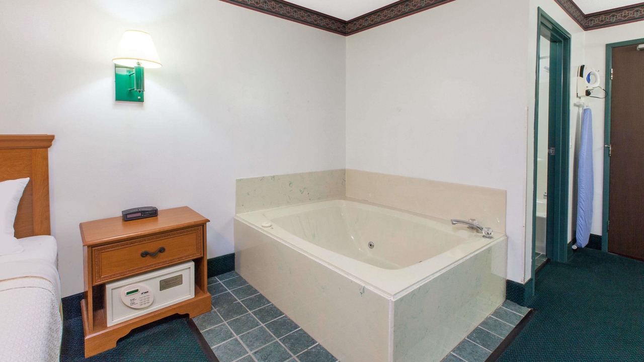 Photo of Bedroom in Clare