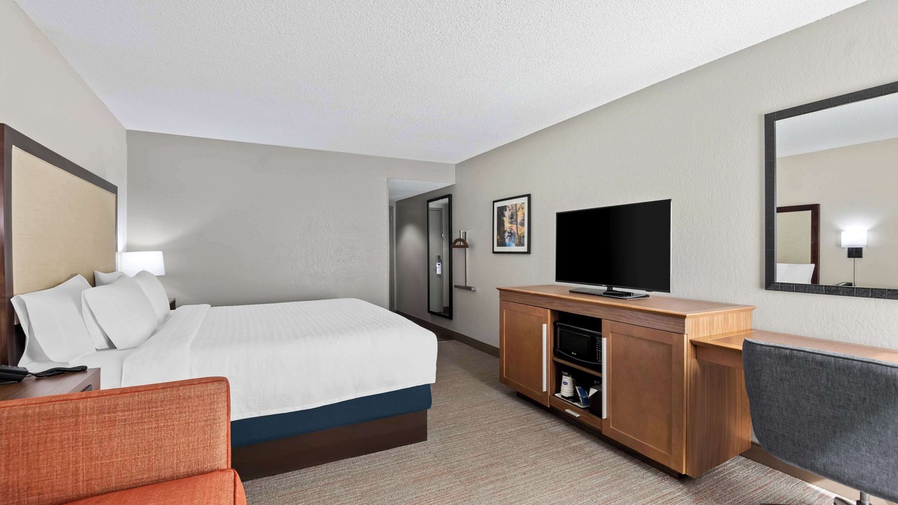 Photo of Bedroom in Plantation Estates