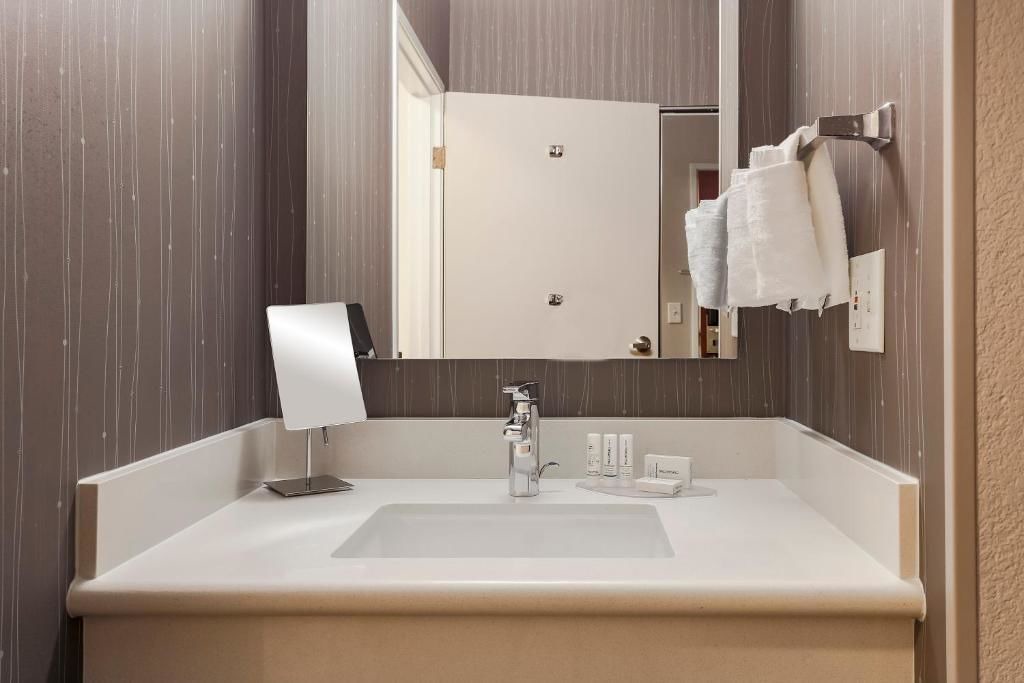 Photo of Bathroom in Greater Greenspoint
